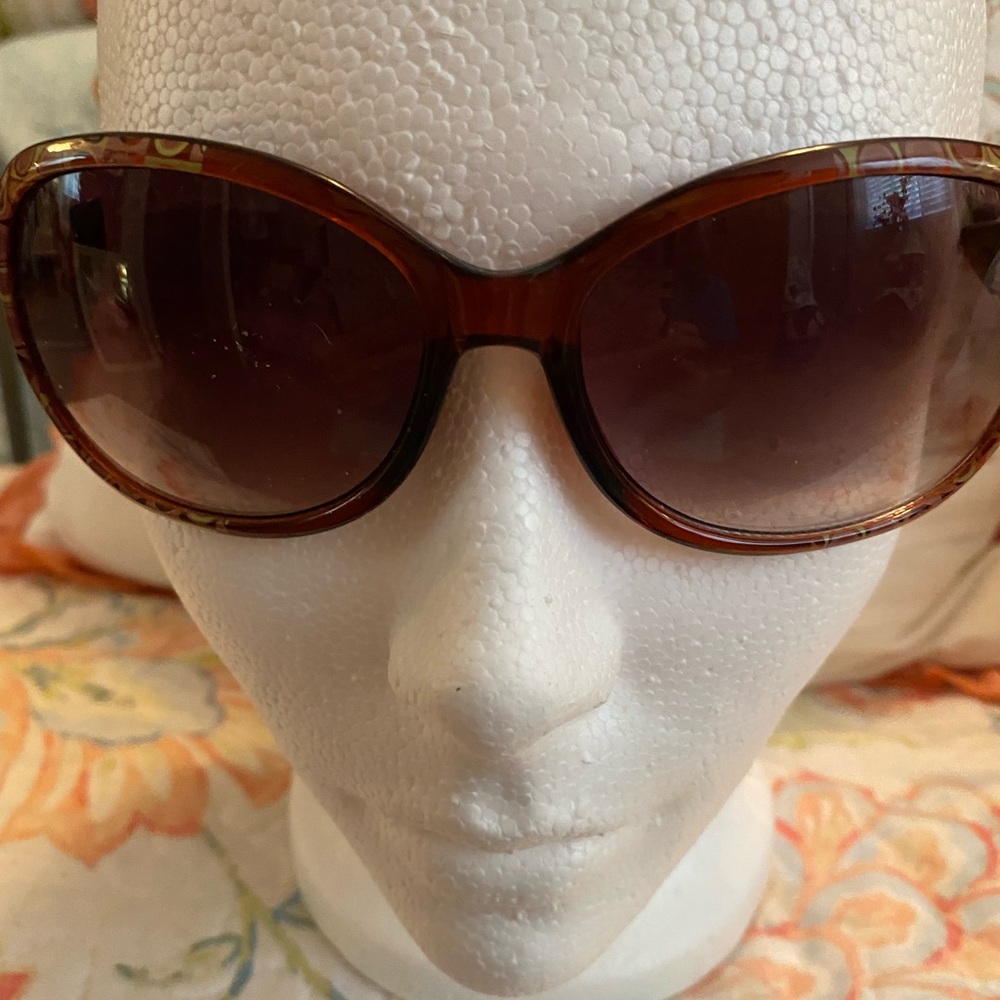 Foster Grant Beautiful Sunglasses 🕶